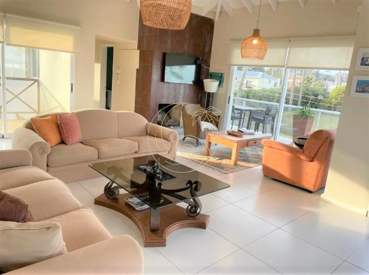 Casa ID.21092865 - Excelente Casa de 6 Dormitorios y Piscina en Montoya, La Barra