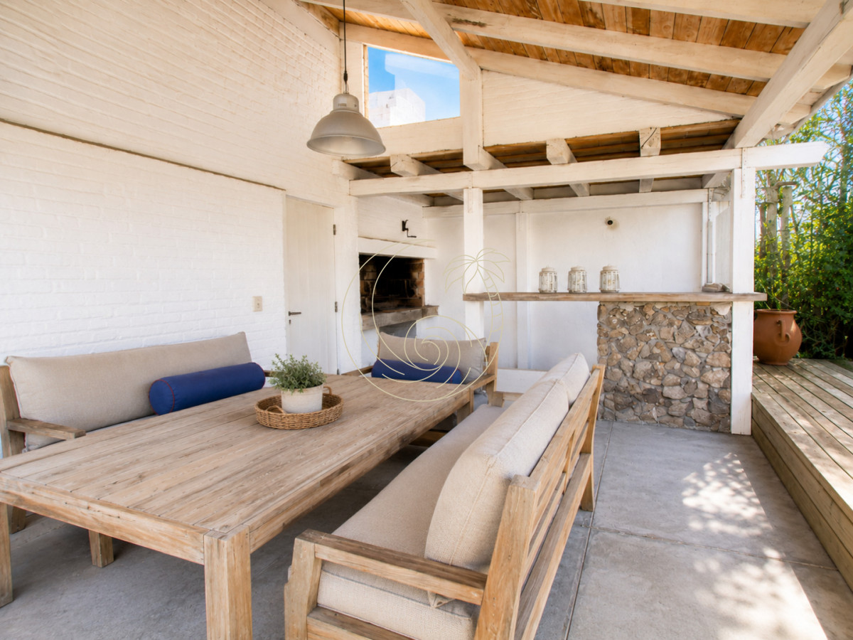 Casa ID.21092881 - Excelente Casa de 4 Dormitorios con Piscina y Parrillero en Montoya, La Barra