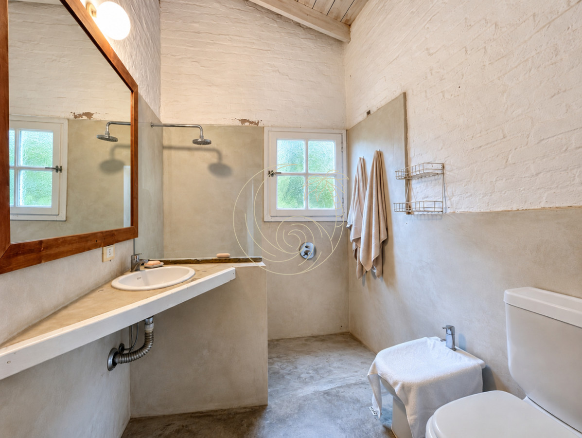 Casa ID.21092881 - Excelente Casa de 4 Dormitorios con Piscina y Parrillero en Montoya, La Barra