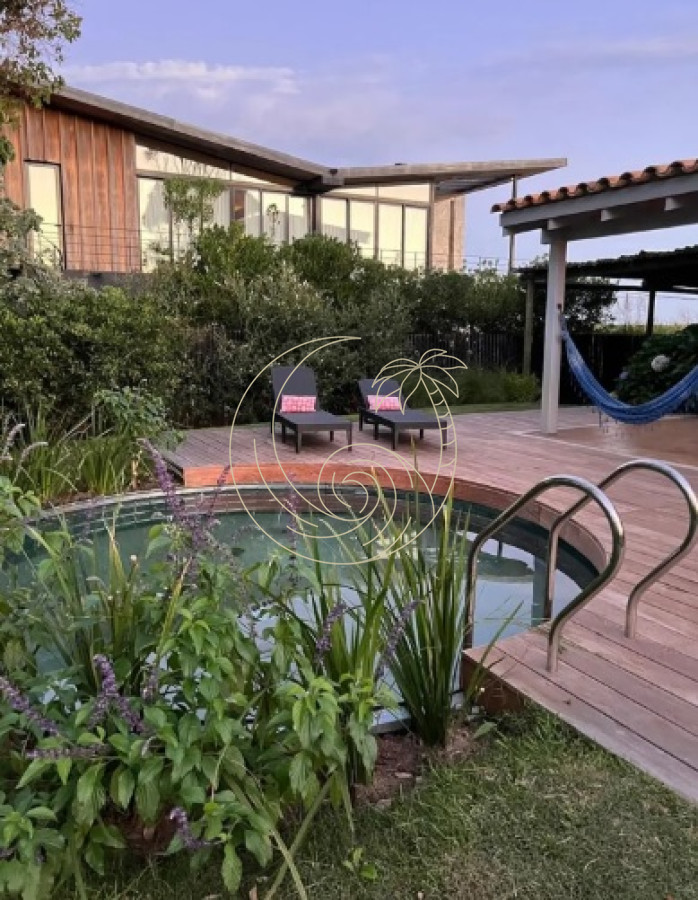 Casa ID.21092858 - Venta de casa amplia de construcción sólida sobre primera fila de Mar en La Juanita, José Ignacio