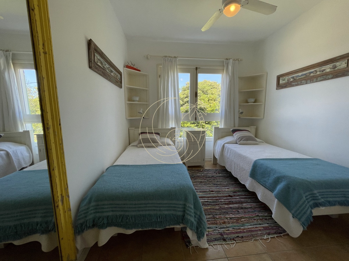 Casa ID.21092858 - Venta de casa amplia de construcción sólida sobre primera fila de Mar en La Juanita, José Ignacio