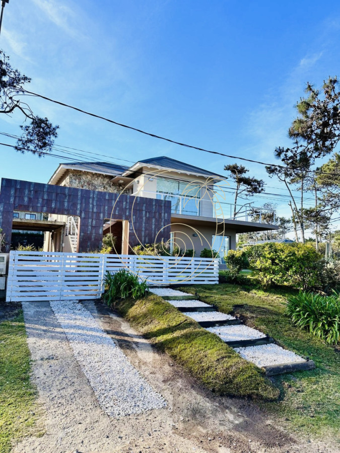 Casa ID.21092865 - Excelente Casa de 6 Dormitorios y Piscina en Montoya, La Barra