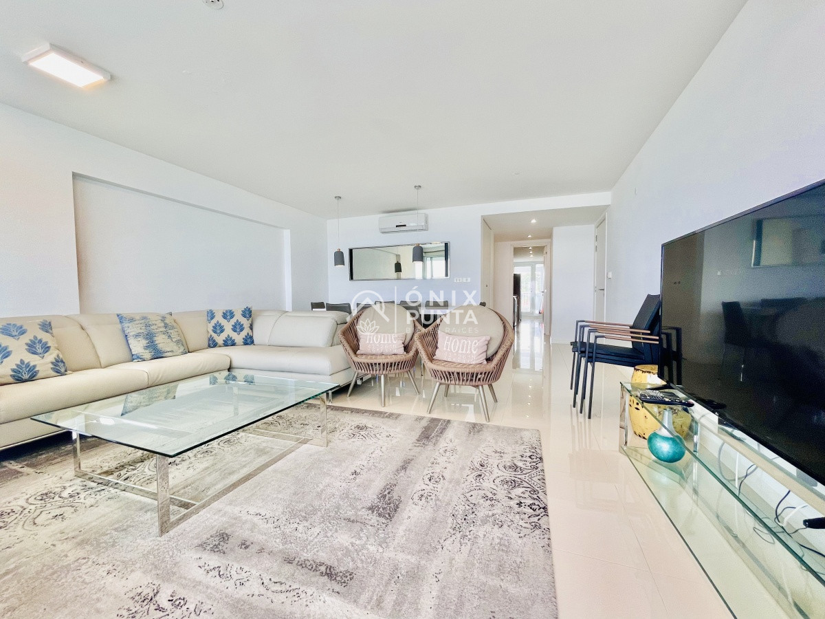 Apartamento ID.81 - Apartamento de 3 Dormitorios y Parrillero Frente al Mar, Playa Mansa