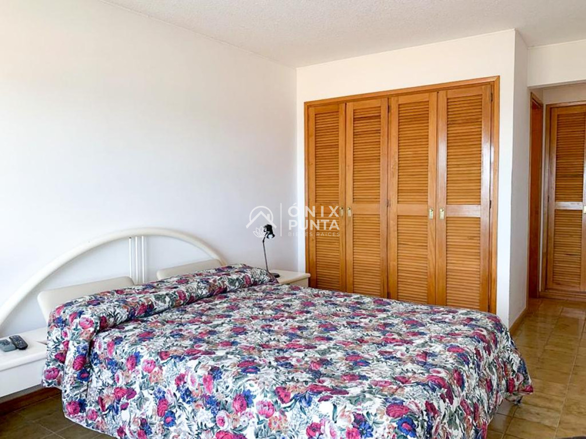 Apartamento ID.96 - Apartamento de 2 Dormitorios Frente a Playa Brava, Venta