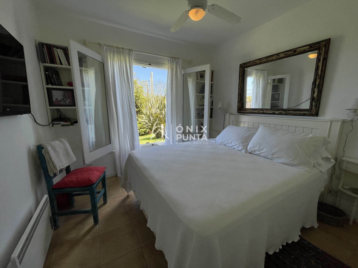 Casa ID.73 - Venta de casa amplia de construcción sólida sobre primera fila de Mar en La Juanita, José Ignacio