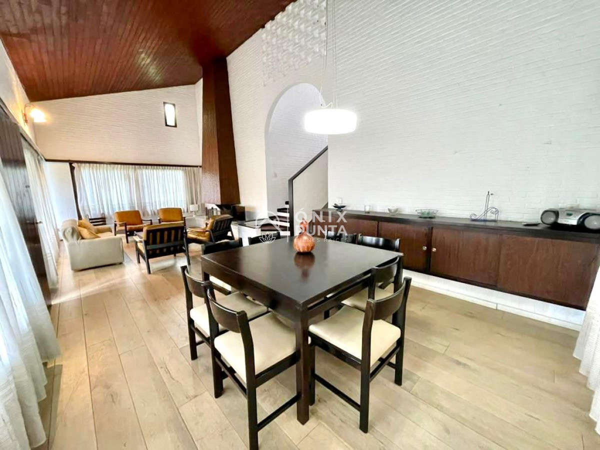 Casa ID.75 - Casa de 4 Dormitorios, Parrillero y Piscina a pocos metros del Mar - Playa Mansa