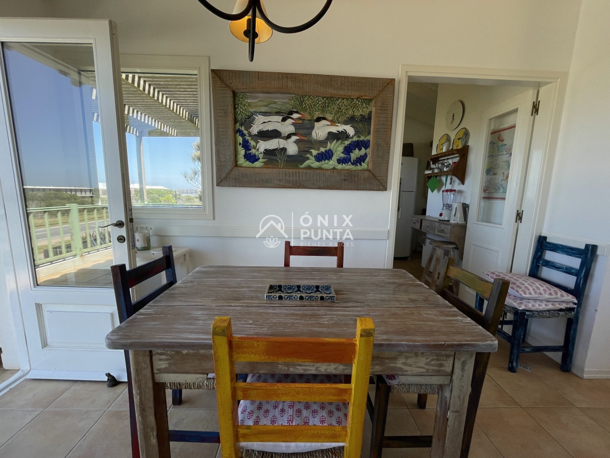 Casa ID.73 - Venta de casa amplia de construcción sólida sobre primera fila de Mar en La Juanita, José Ignacio