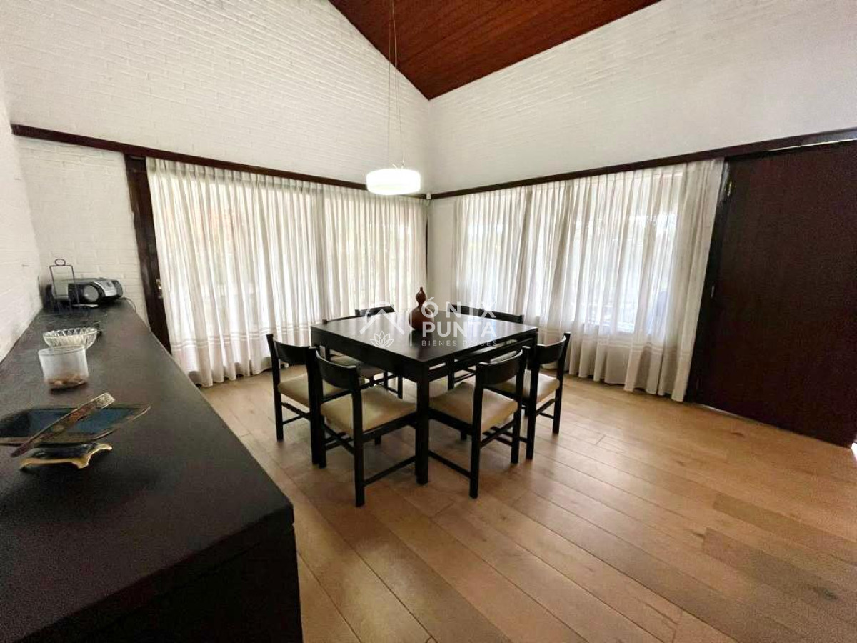 Casa ID.75 - Casa de 4 Dormitorios, Parrillero y Piscina a pocos metros del Mar - Playa Mansa