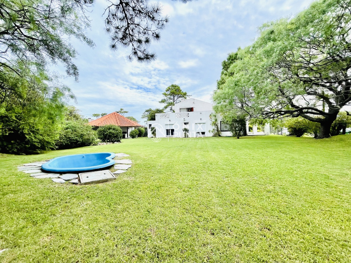 Casa ID.75 - Casa de 4 Dormitorios, Parrillero y Piscina a pocos metros del Mar - Playa Mansa