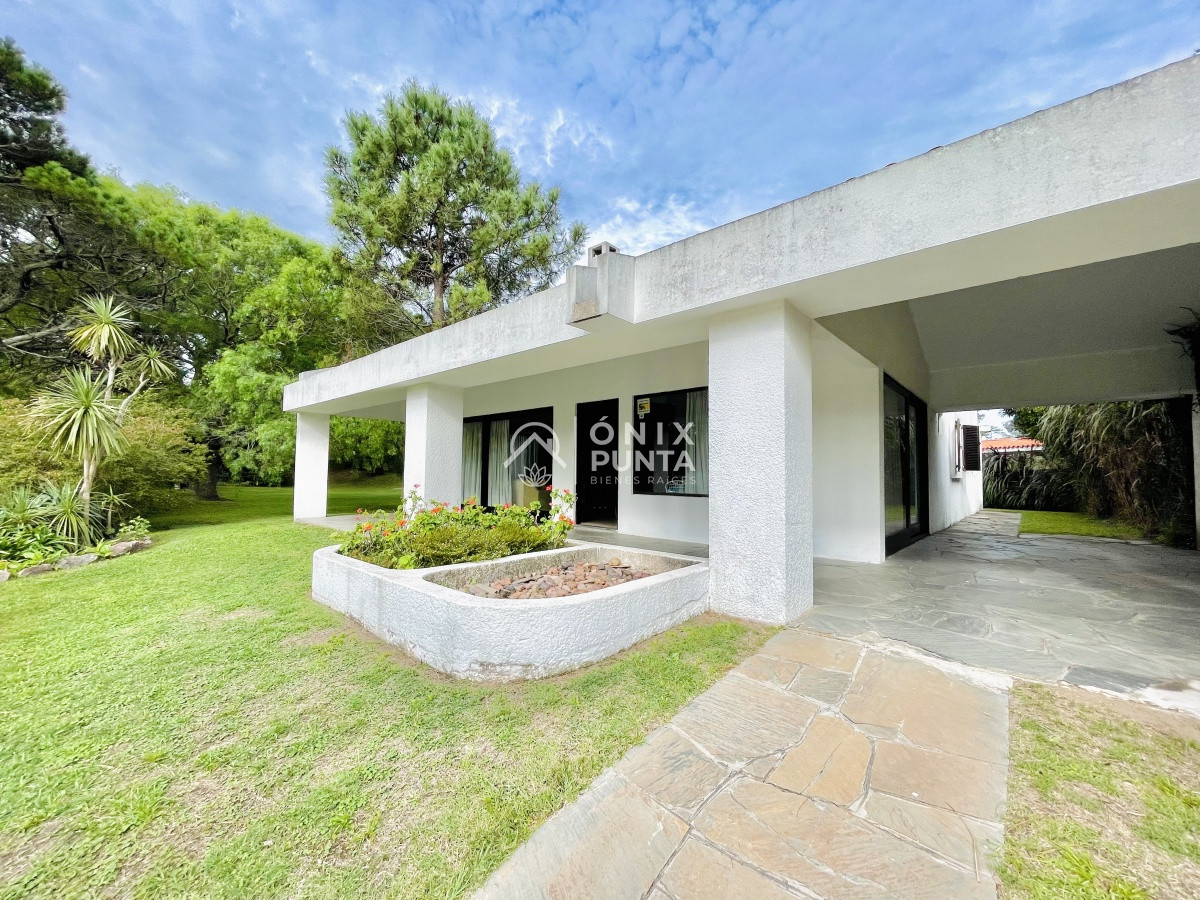 Casa ID.75 - Casa de 4 Dormitorios, Parrillero y Piscina a pocos metros del Mar - Playa Mansa