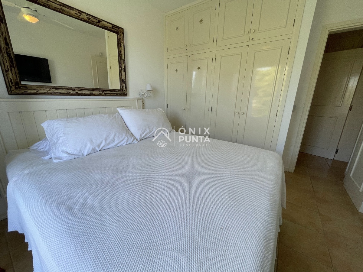 Casa ID.73 - Venta de casa amplia de construcción sólida sobre primera fila de Mar en La Juanita, José Ignacio