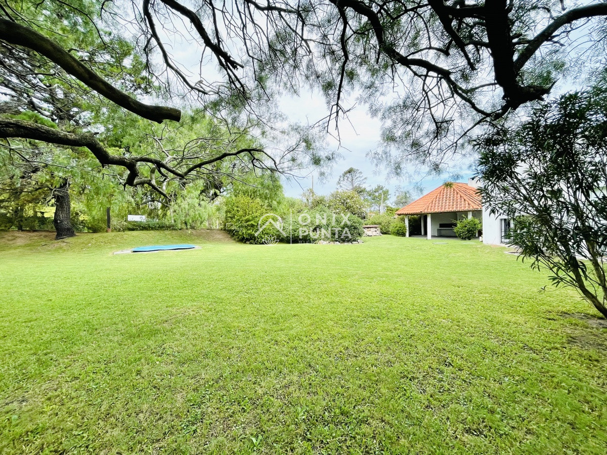 Casa ID.75 - Casa de 4 Dormitorios, Parrillero y Piscina a pocos metros del Mar - Playa Mansa