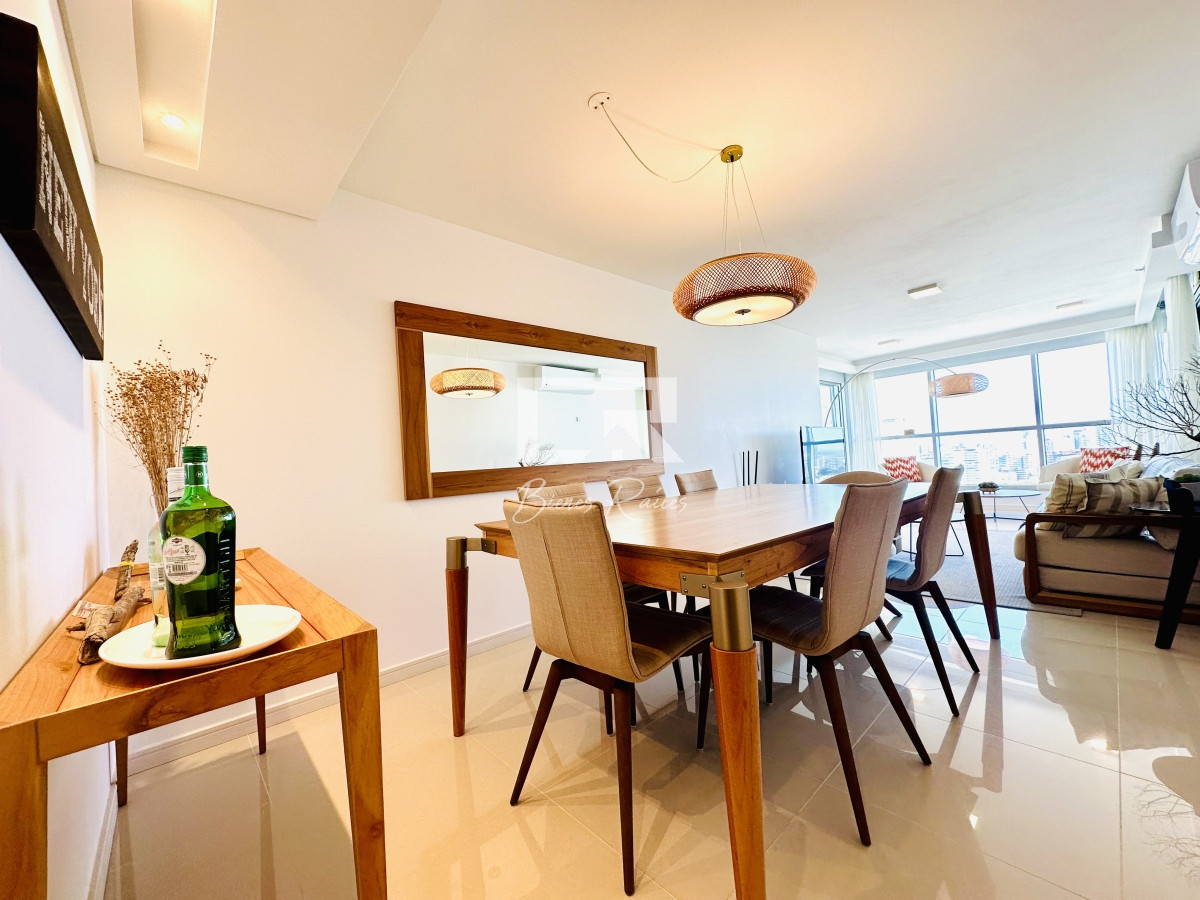 Apartamento ID.735 - Alquiler de temporada de apartamento en playa Brava de 2 dormitorios mas dependencia de servicio