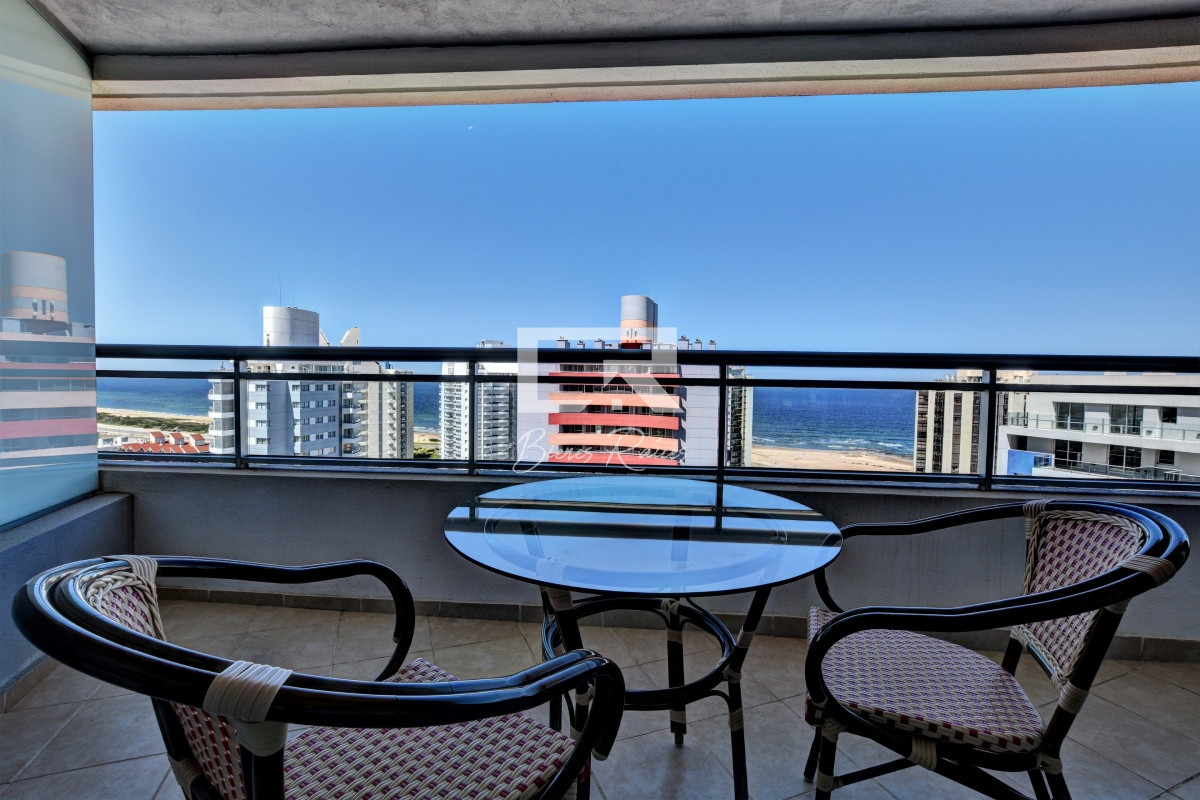 Apartamento ID.647 - Venta de apartamento moderno de tres dormitorios súper bien ubicado entre playas Brava y Mansa