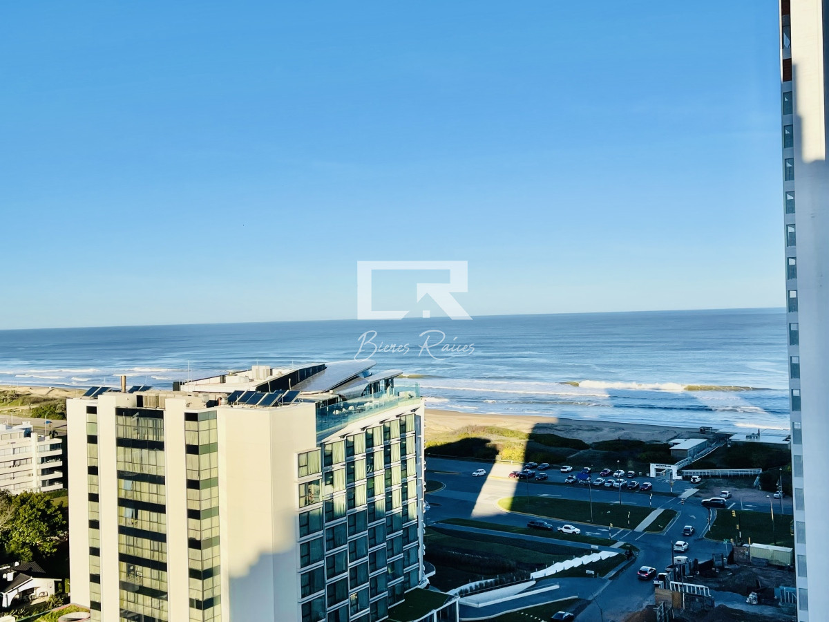 Apartamento ID.686 - Alquiler temporario de apartamento piso alto de tres dormitorios más dependencia en playa Brava, Punta del este 