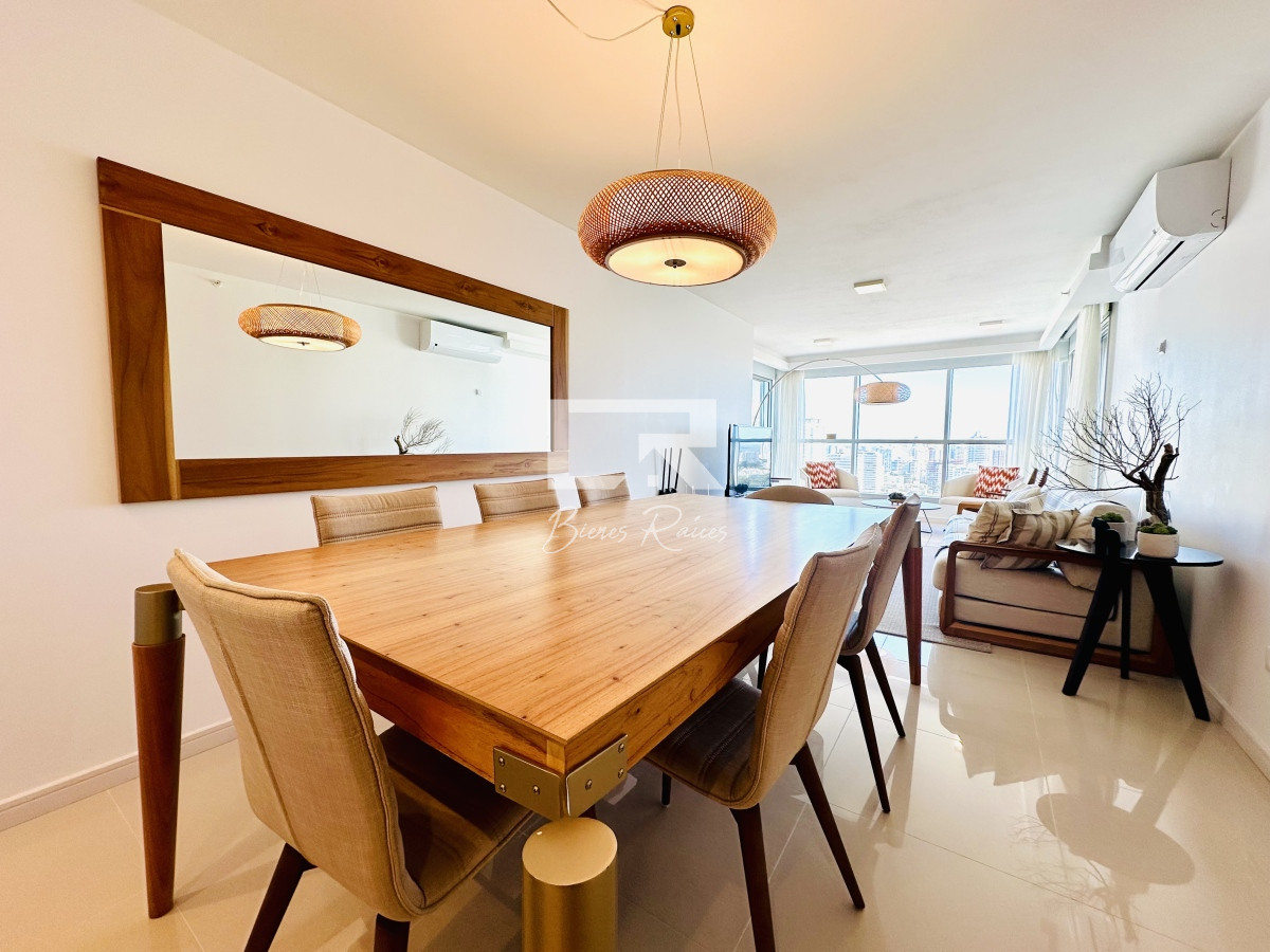 Apartamento ID.735 - Alquiler de temporada de apartamento en playa Brava de 2 dormitorios mas dependencia de servicio