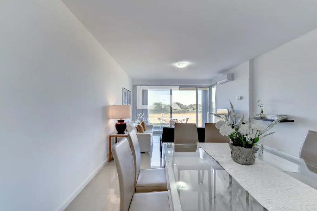 Apartamento ID.648 - Apartamento de 3 Dormitorios en Venta Primera Línea del Mar, Playa Brava Punta del Este