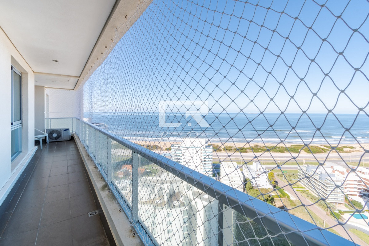 Apartamento ID.652 - Apartamento de 2 Dormitorios en Playa Brava con Vista al Mar - Venta