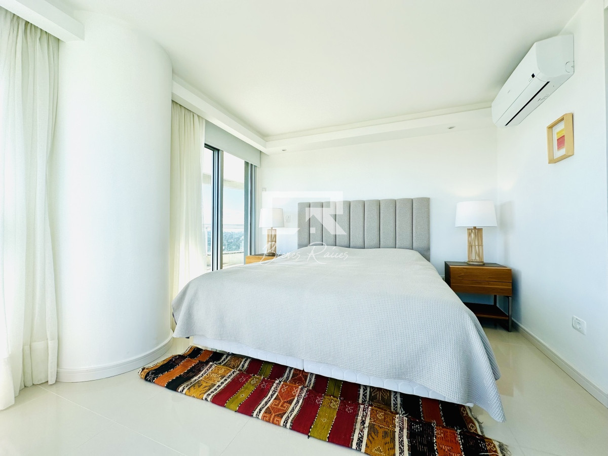 Apartamento ID.735 - Alquiler de temporada de apartamento en playa Brava de 2 dormitorios mas dependencia de servicio