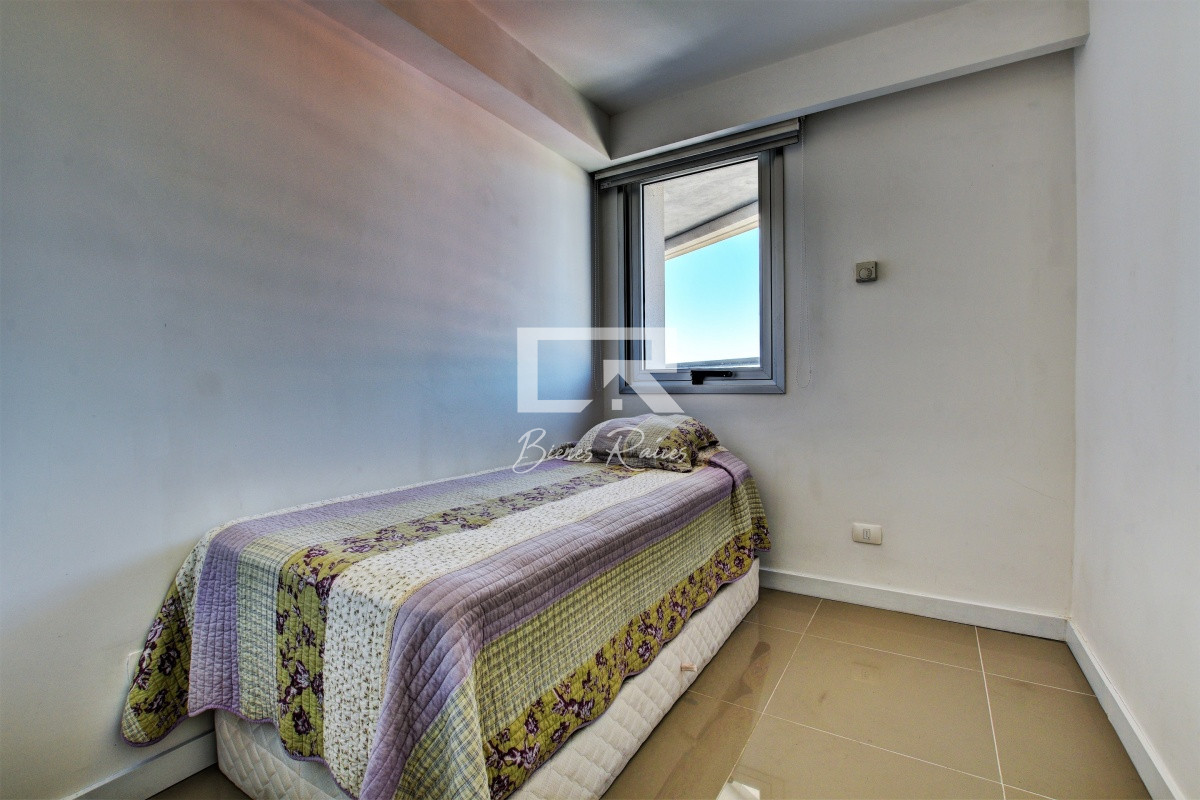 Apartamento ID.647 - Venta de apartamento moderno de tres dormitorios súper bien ubicado entre playas Brava y Mansa