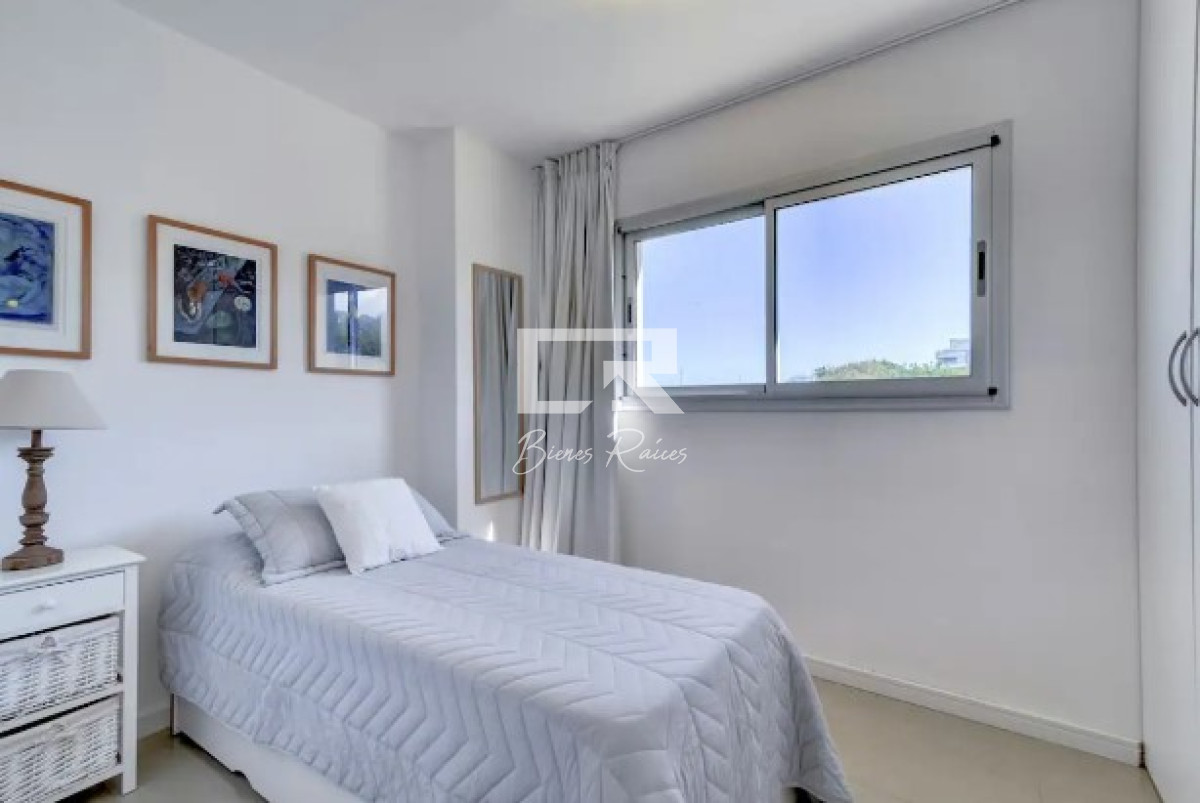 Apartamento ID.648 - Apartamento de 3 Dormitorios en Venta Primera Línea del Mar, Playa Brava Punta del Este