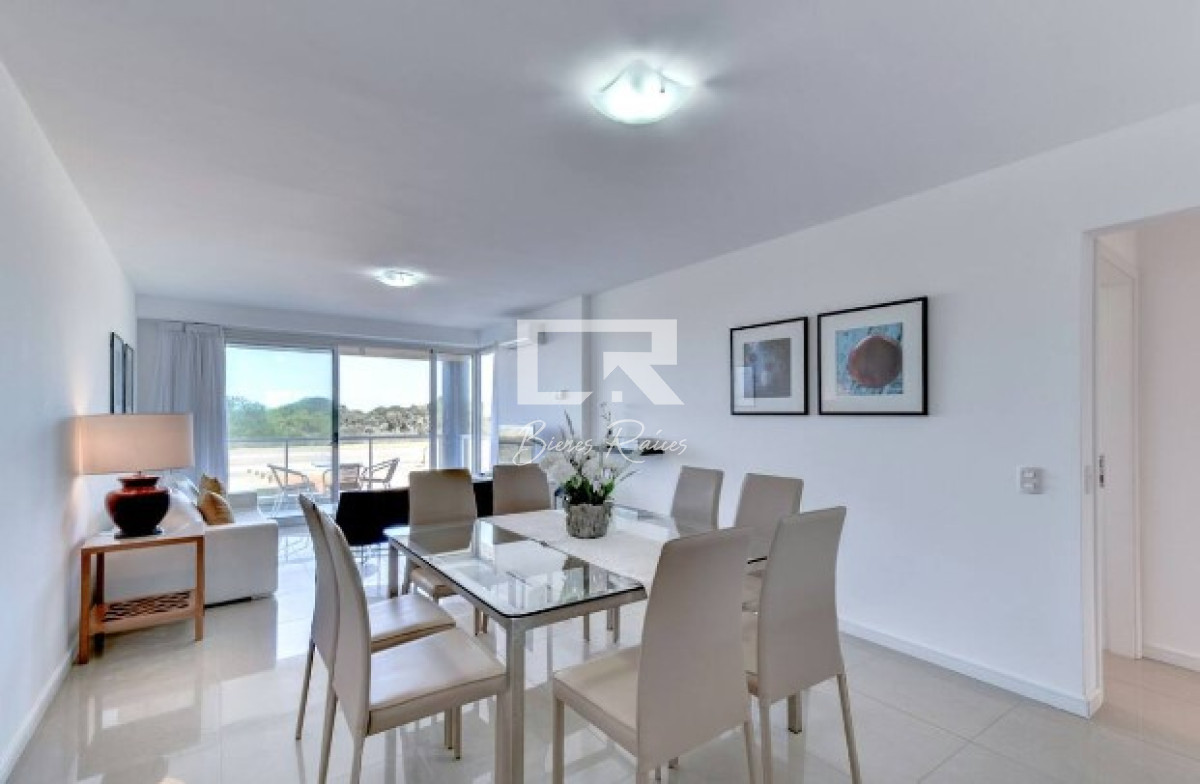 Apartamento ID.648 - Apartamento de 3 Dormitorios en Venta Primera Línea del Mar, Playa Brava Punta del Este