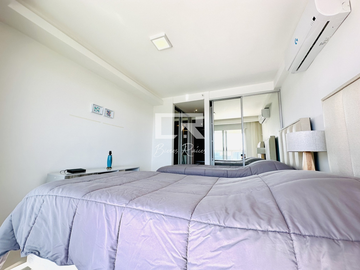 Apartamento ID.735 - Alquiler de temporada de apartamento en playa Brava de 2 dormitorios mas dependencia de servicio