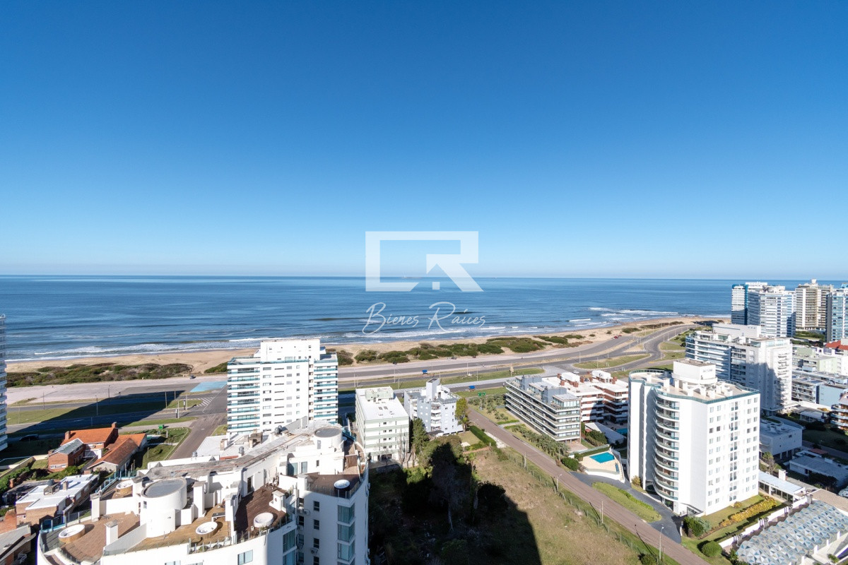Apartamento ID.652 - Apartamento de 2 Dormitorios en Playa Brava con Vista al Mar - Venta