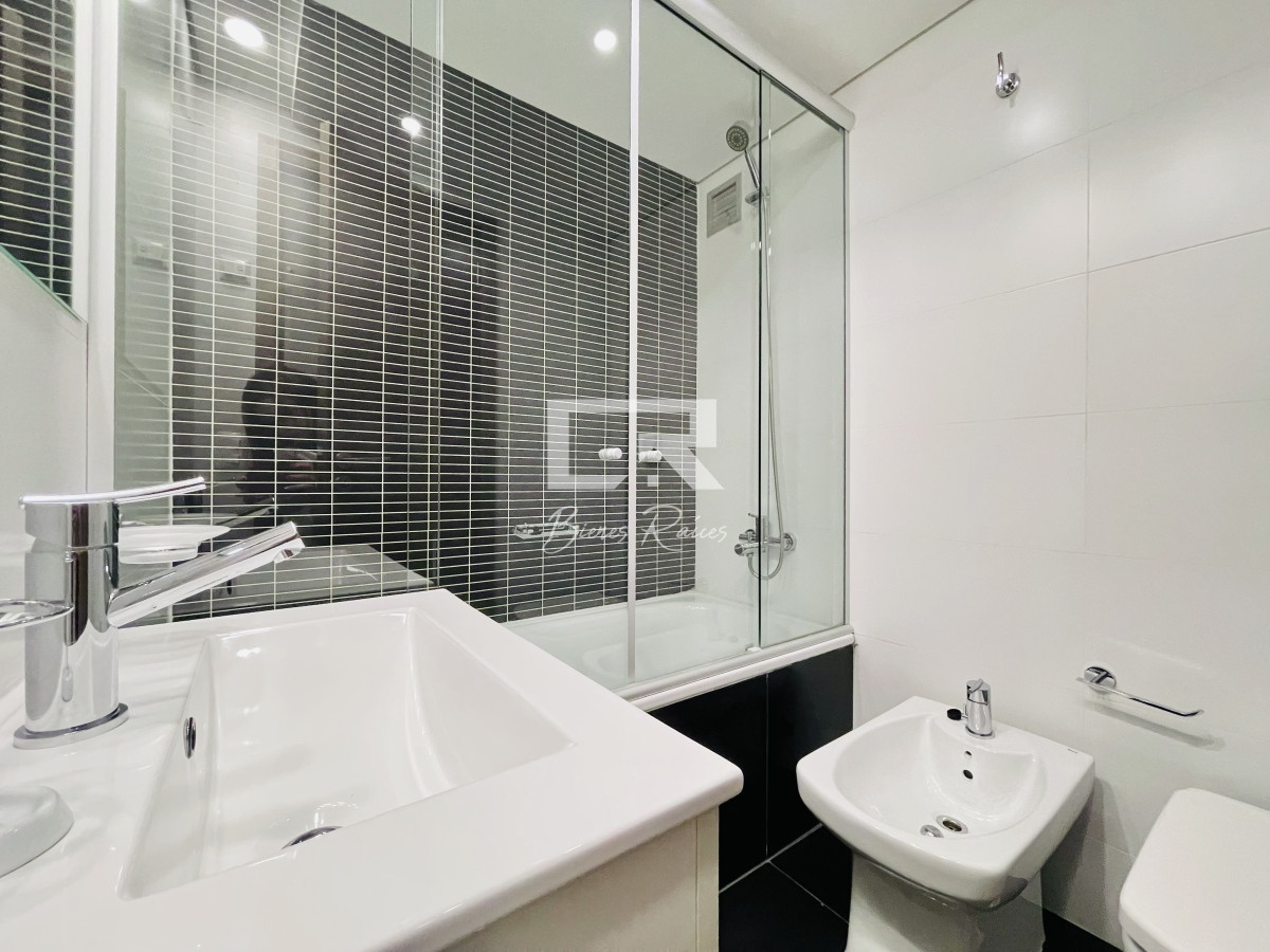 Apartamento ID.686 - Alquiler temporario de apartamento piso alto de tres dormitorios más dependencia en playa Brava, Punta del este 