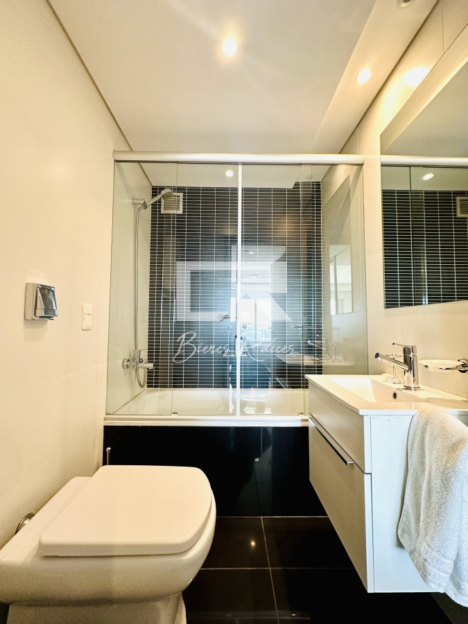Apartamento ID.735 - Alquiler de temporada de apartamento en playa Brava de 2 dormitorios mas dependencia de servicio