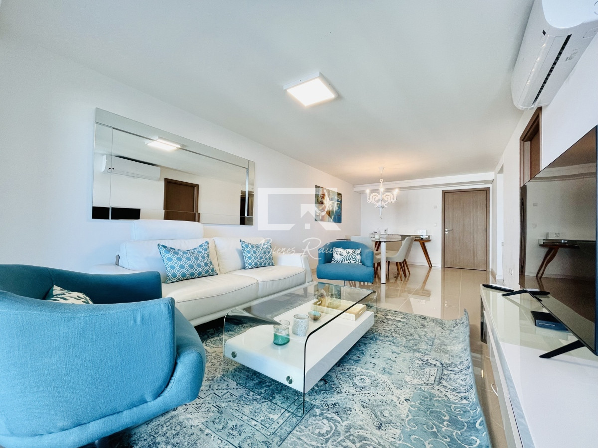 Apartamento ID.686 - Alquiler temporario de apartamento piso alto de tres dormitorios más dependencia en playa Brava, Punta del este 