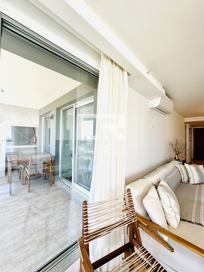 Apartamento ID.735 - Alquiler de temporada de apartamento en playa Brava de 2 dormitorios mas dependencia de servicio