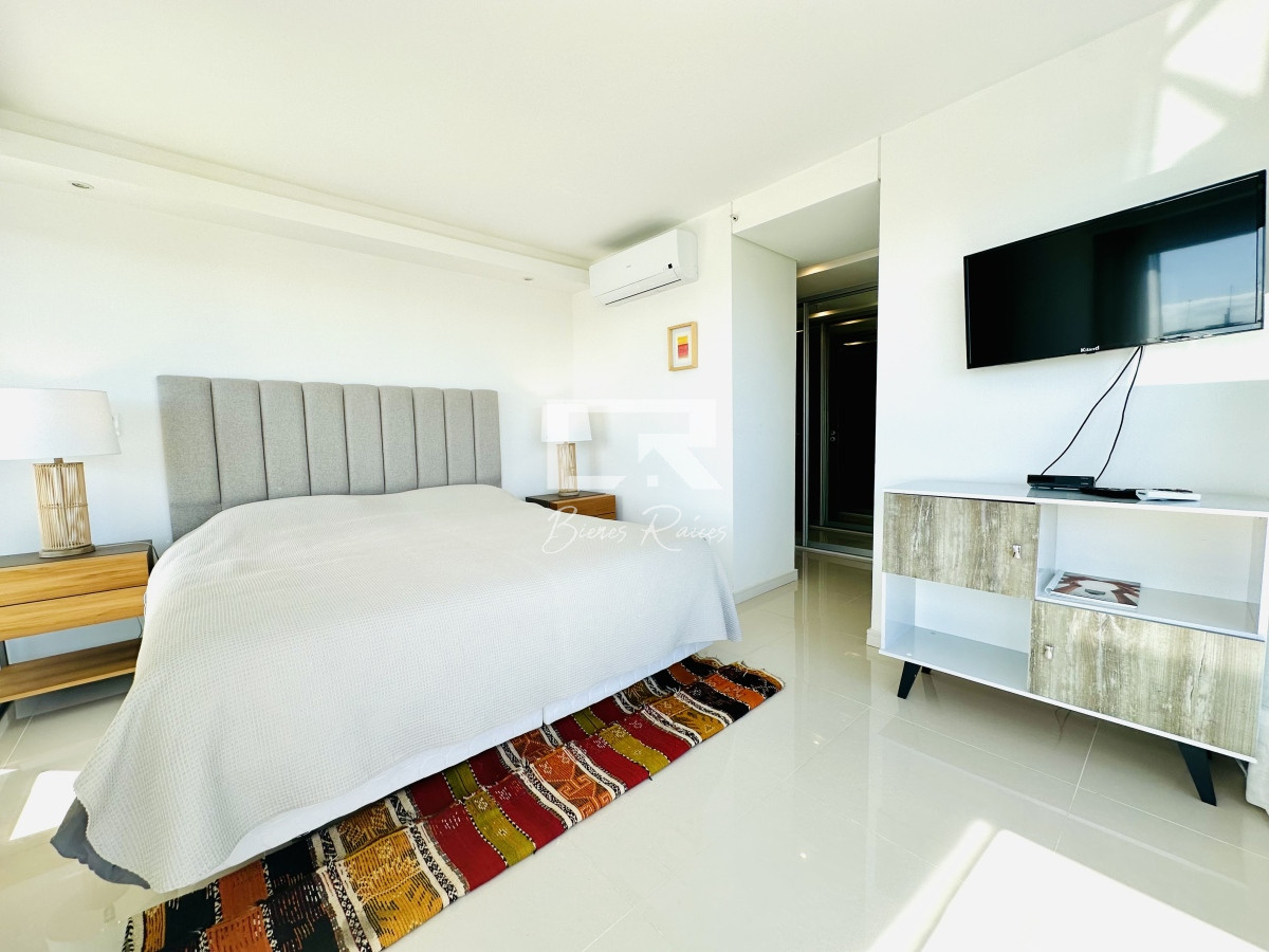 Apartamento ID.735 - Alquiler de temporada de apartamento en playa Brava de 2 dormitorios mas dependencia de servicio
