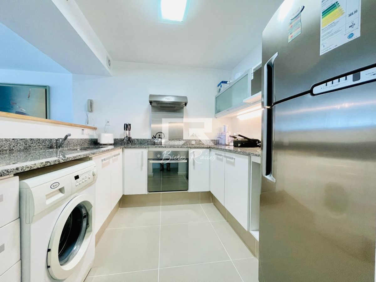 Apartamento ID.650 - Alquiler temporario y venta de apartamento en torre de playa Brava con dos dormitorios 