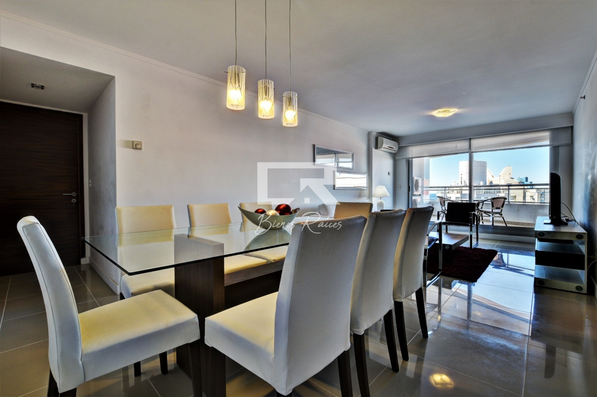 Apartamento ID.647 - Venta de apartamento moderno de tres dormitorios súper bien ubicado entre playas Brava y Mansa