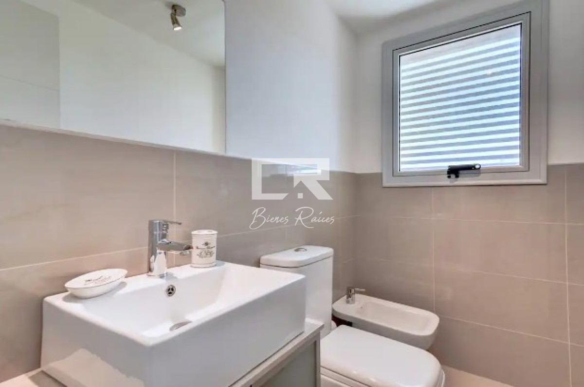 Apartamento ID.648 - Apartamento de 3 Dormitorios en Venta Primera Línea del Mar, Playa Brava Punta del Este