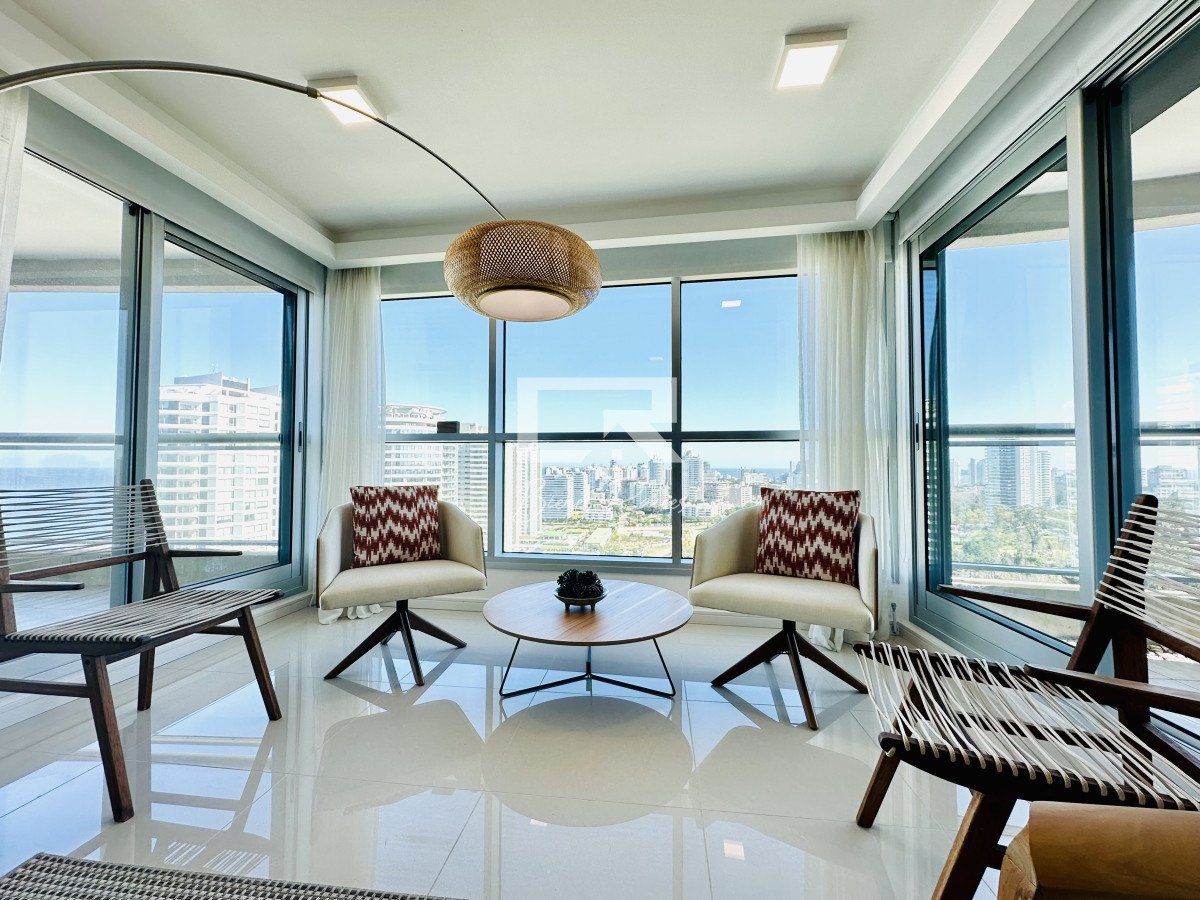 Apartamento ID.735 - Alquiler de temporada de apartamento en playa Brava de 2 dormitorios mas dependencia de servicio