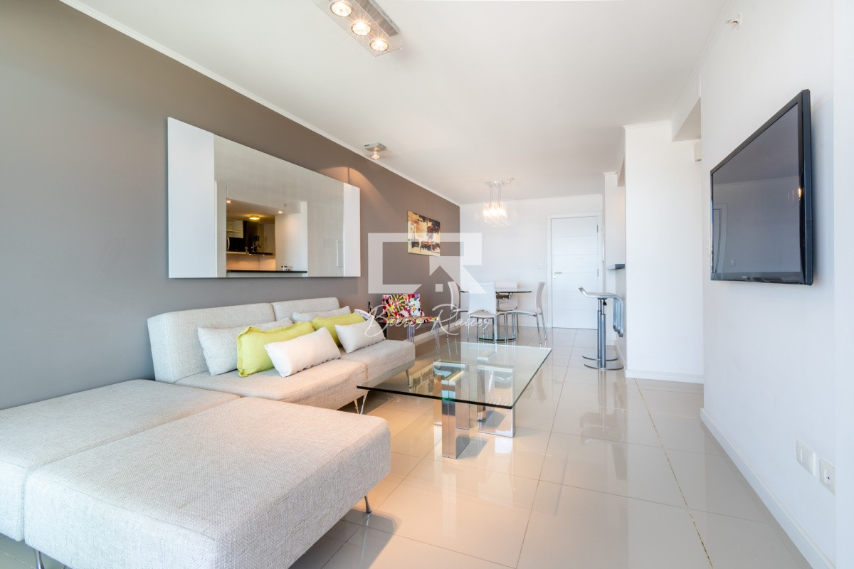 Apartamento ID.652 - Apartamento de 2 Dormitorios en Playa Brava con Vista al Mar - Venta