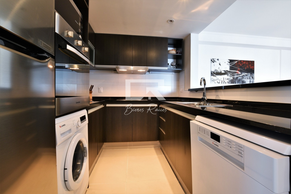 Apartamento ID.647 - Venta de apartamento moderno de tres dormitorios súper bien ubicado entre playas Brava y Mansa