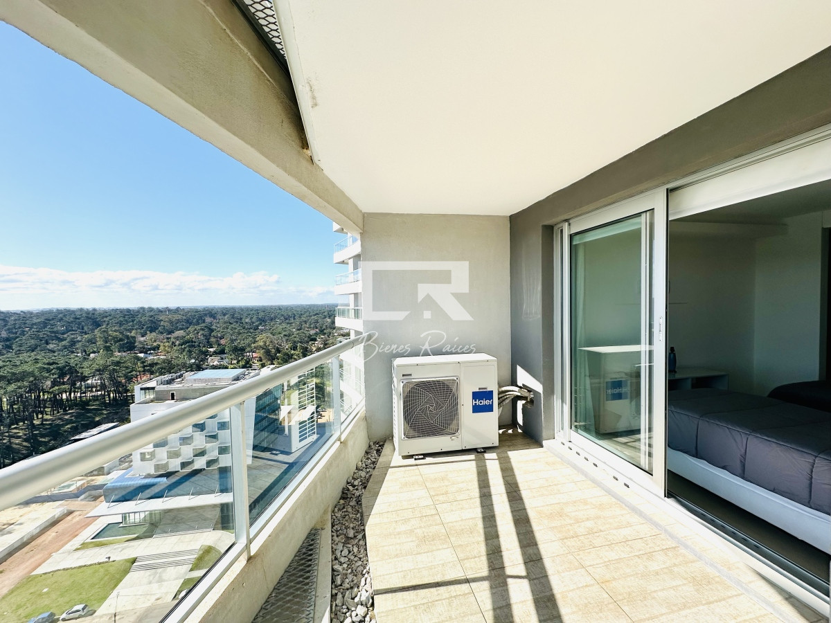 Apartamento ID.735 - Alquiler de temporada de apartamento en playa Brava de 2 dormitorios mas dependencia de servicio