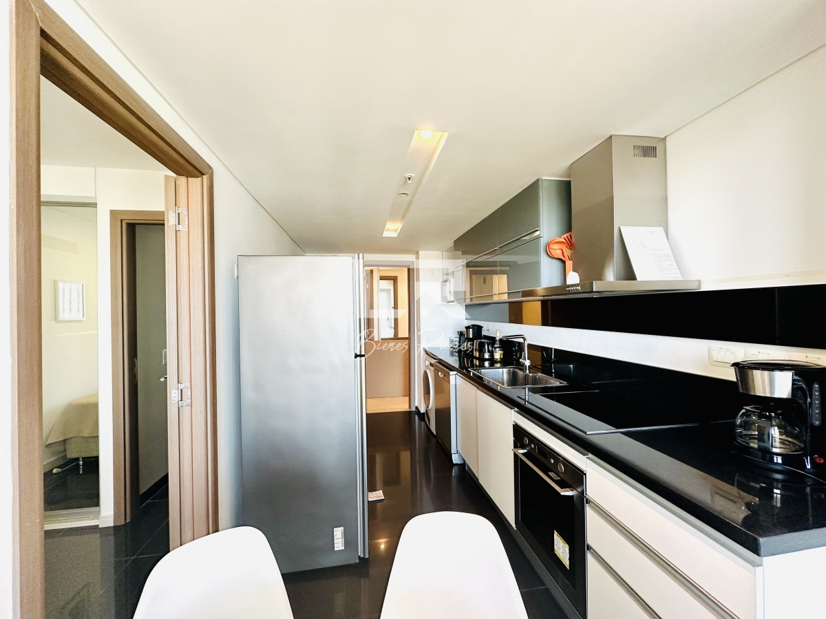 Apartamento ID.735 - Alquiler de temporada de apartamento en playa Brava de 2 dormitorios mas dependencia de servicio