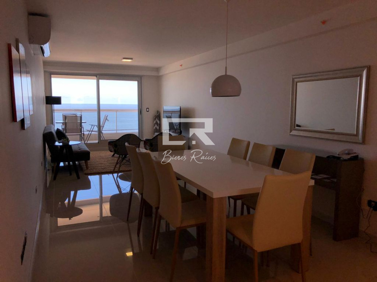 Apartamento ID.427 - Venta y Alquiler temporario de apartamento de dos dormitorios con parrillero de uso exclusivo, Playa Brava, Punta del Este