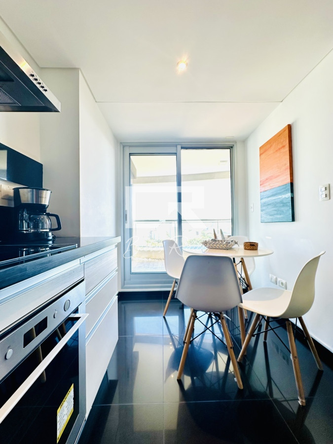 Apartamento ID.735 - Alquiler de temporada de apartamento en playa Brava de 2 dormitorios mas dependencia de servicio