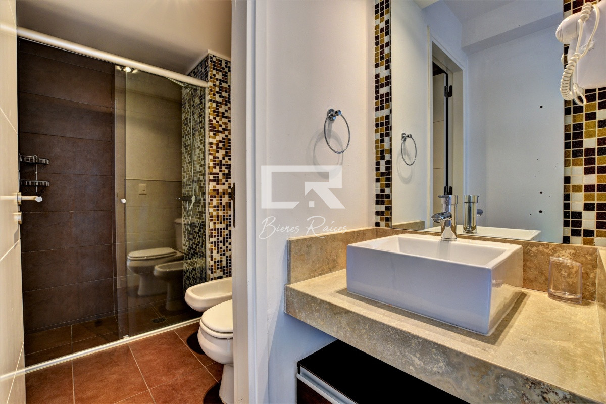 Apartamento ID.647 - Venta de apartamento moderno de tres dormitorios súper bien ubicado entre playas Brava y Mansa