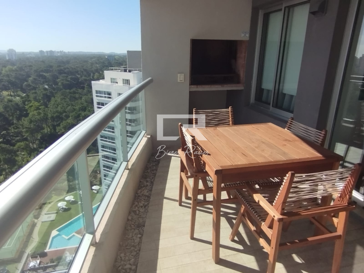 Apartamento ID.735 - Alquiler de temporada de apartamento en playa Brava de 2 dormitorios mas dependencia de servicio