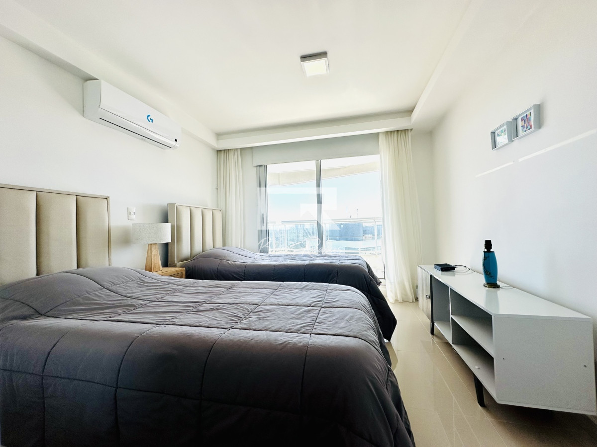 Apartamento ID.735 - Alquiler de temporada de apartamento en playa Brava de 2 dormitorios mas dependencia de servicio