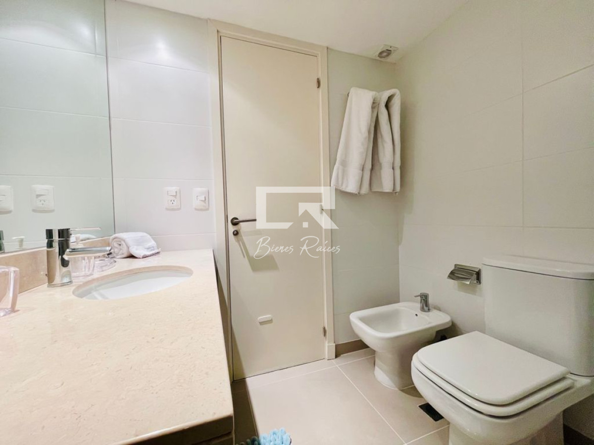 Apartamento ID.650 - Alquiler temporario y venta de apartamento en torre de playa Brava con dos dormitorios 
