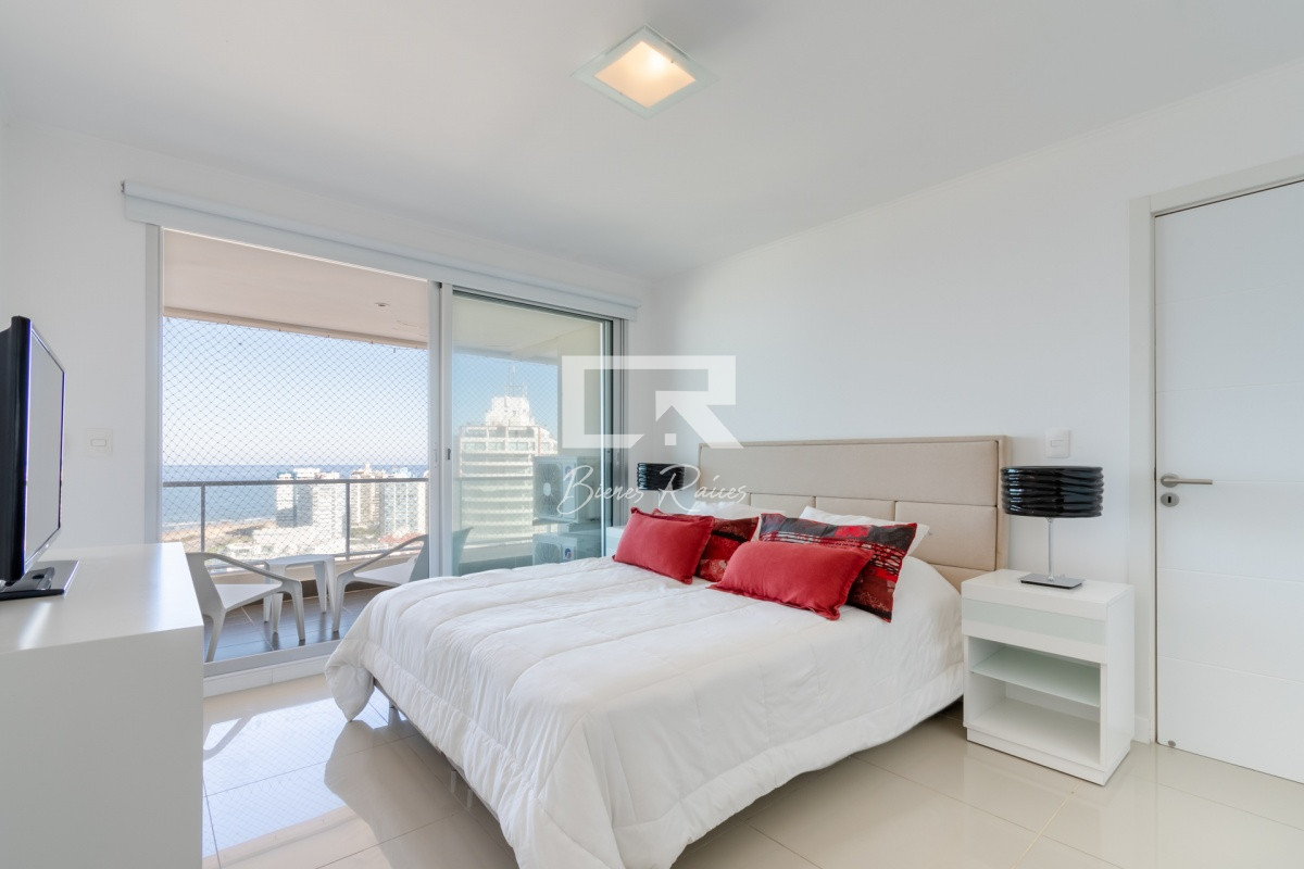 Apartamento ID.652 - Apartamento de 2 Dormitorios en Playa Brava con Vista al Mar - Venta