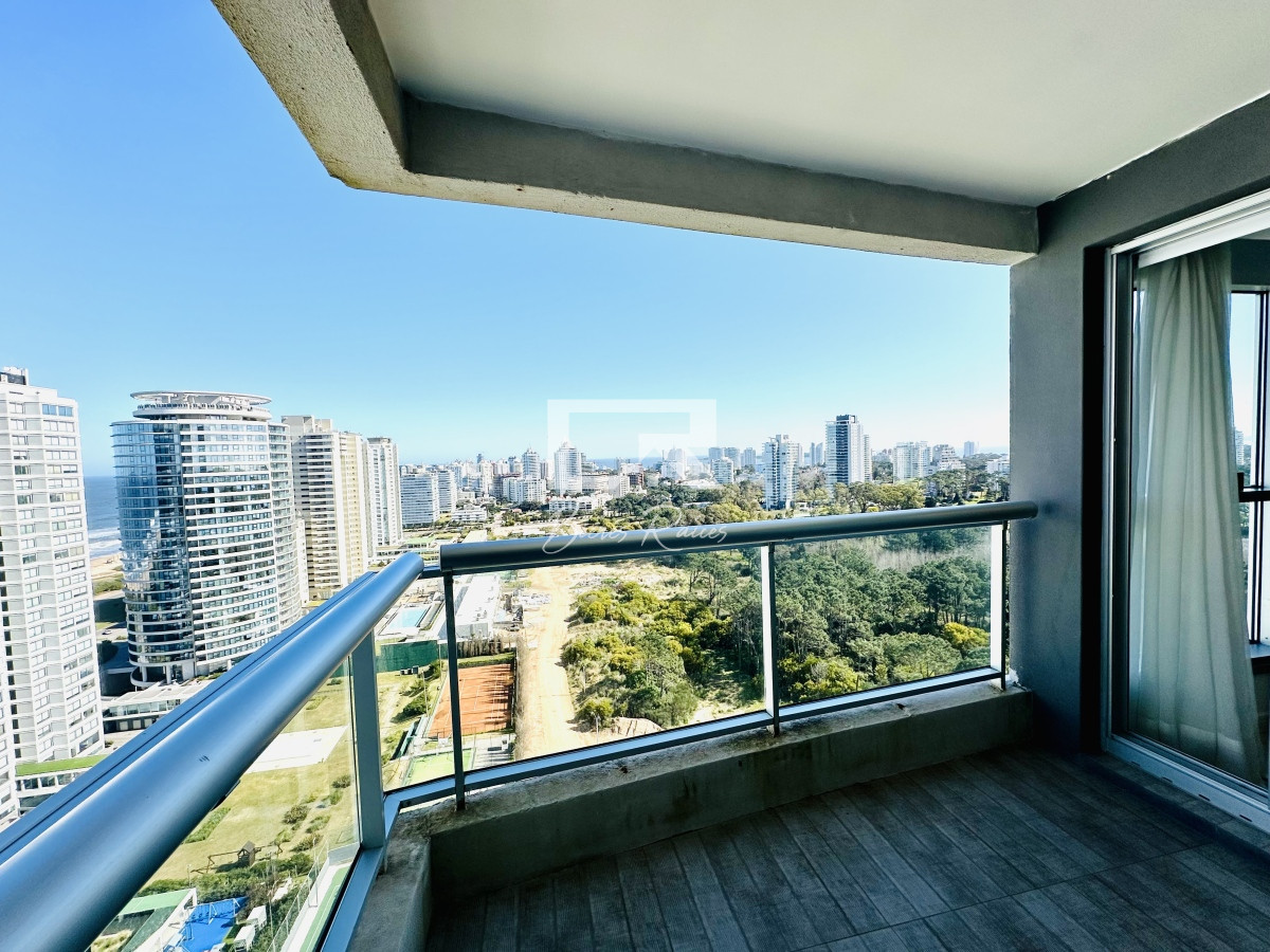 Apartamento ID.735 - Alquiler de temporada de apartamento en playa Brava de 2 dormitorios mas dependencia de servicio