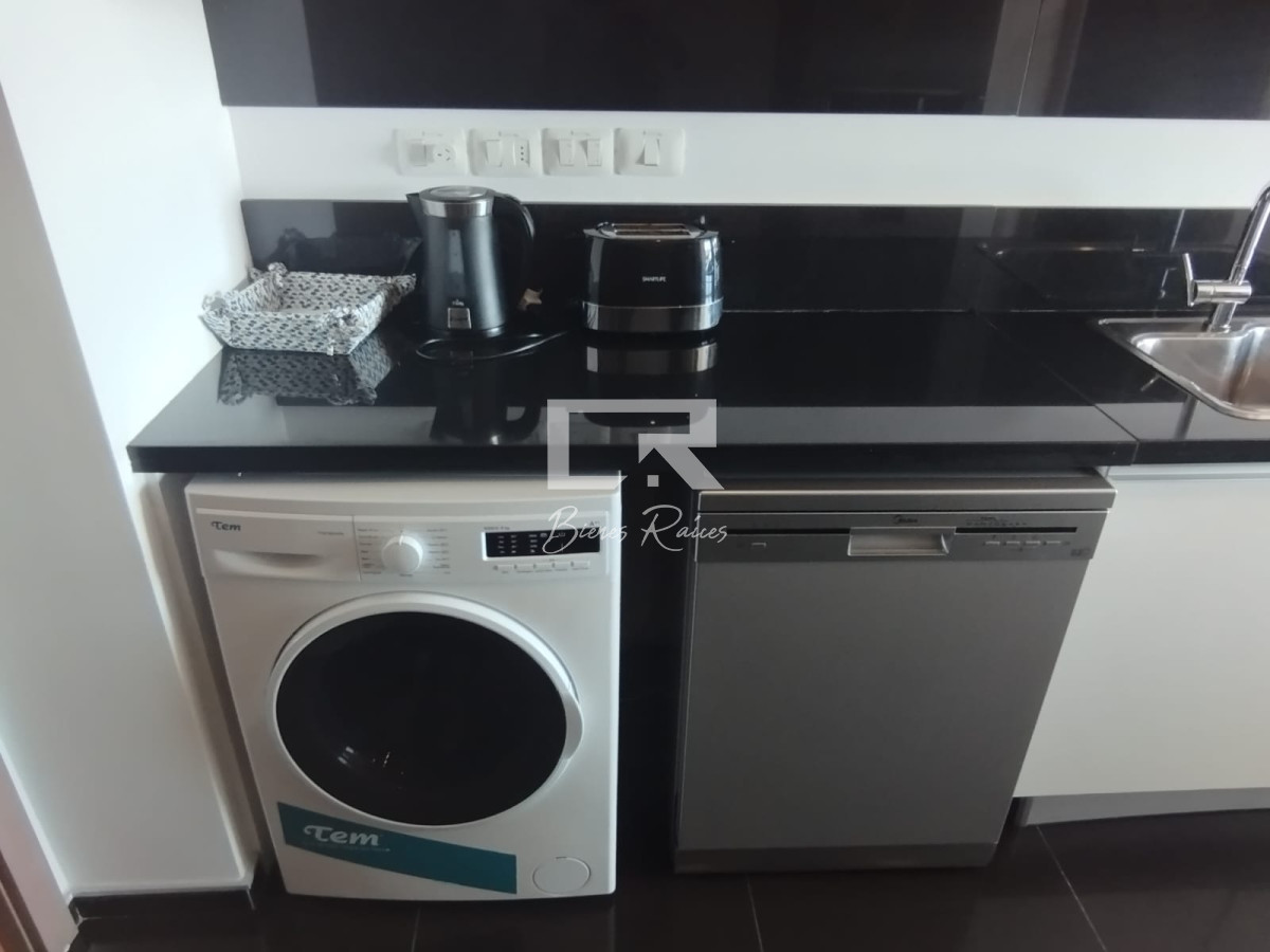 Apartamento ID.735 - Alquiler de temporada de apartamento en playa Brava de 2 dormitorios mas dependencia de servicio
